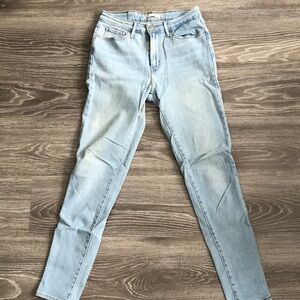 Levi's Women's Light Wash Skinny Jeans